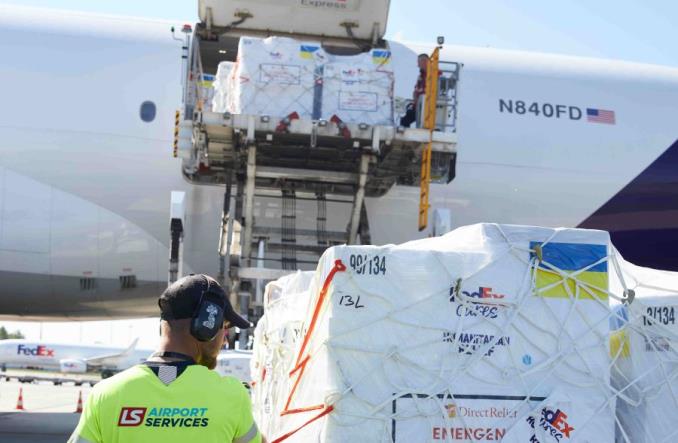 Boeing 777 z pomocą medyczną dla Ukrainy wylądował w Warszawie