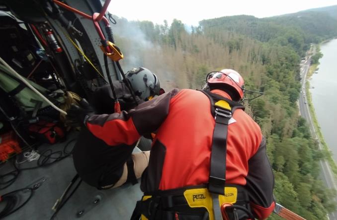Polacy pomagają z powietrza w gaszeniu pożarów w Czechach (zdjęcia)