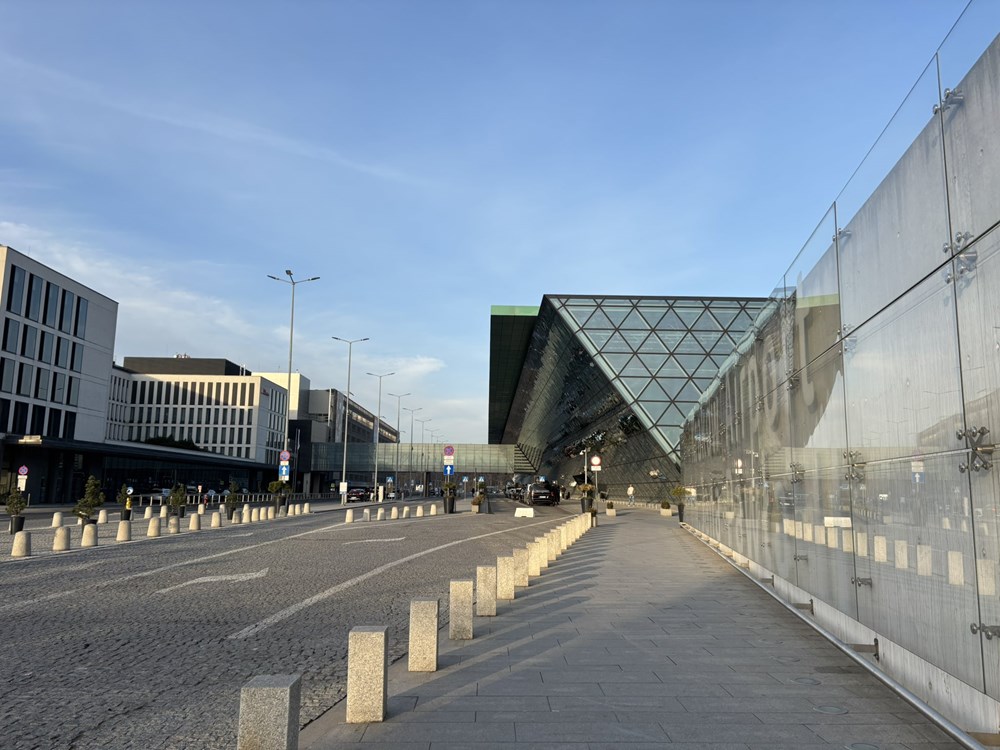 Nowe biuro dla zarządu Kraków Airport. Otwarto koperty przetargu na projekt