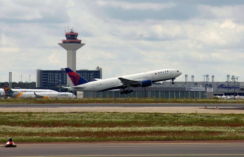 Dramatyczne sceny na lotnisku w Orlando. Płonął silnik Airbusa