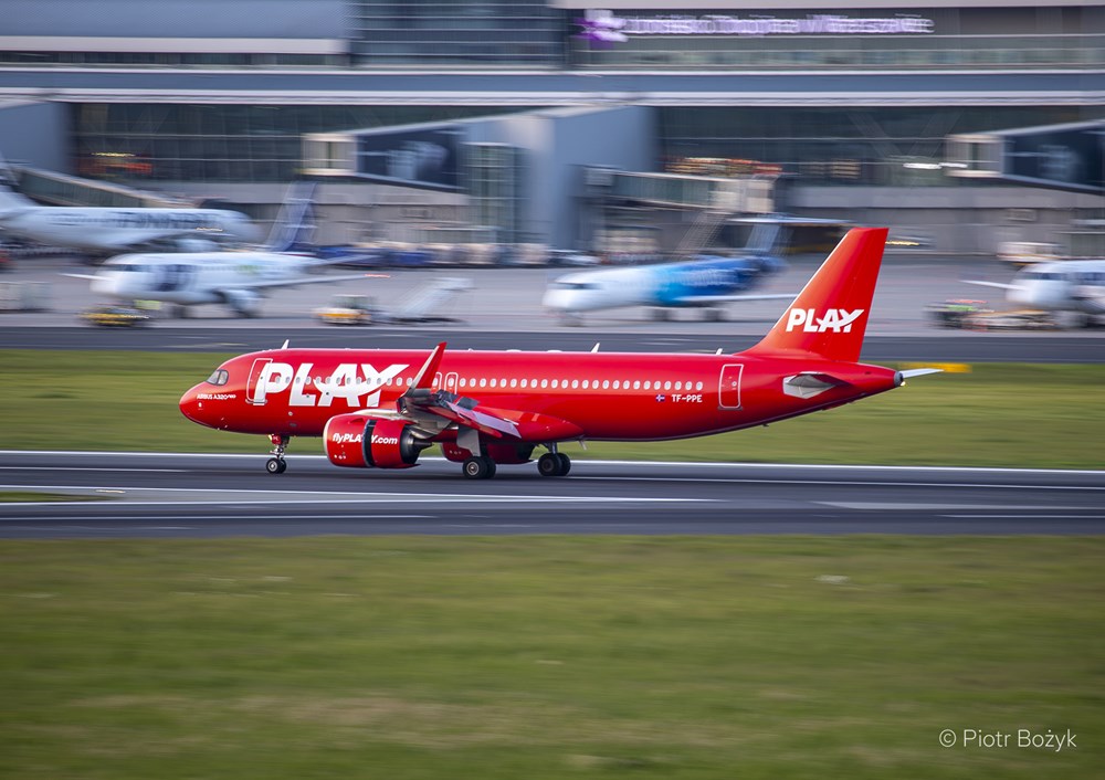 PLAY Airlines wracają sezonowo do Warszawy