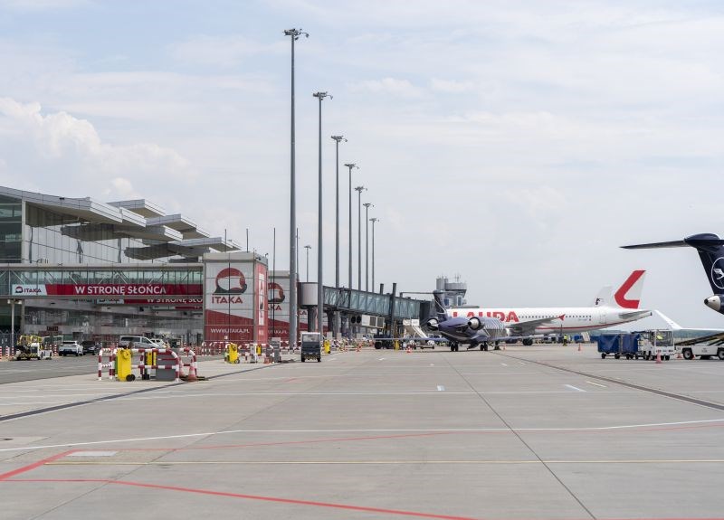 Wrocław: Trwa przebudowa części operacyjnej portu lotniczego