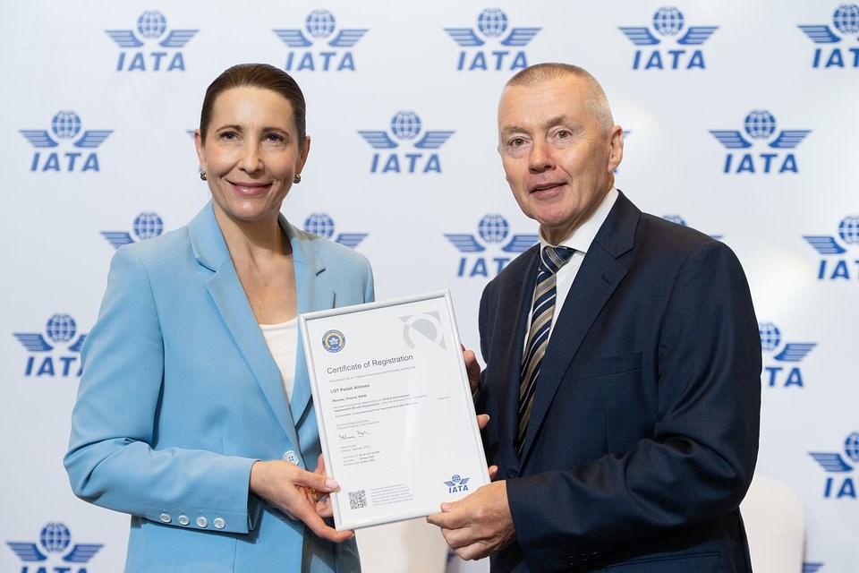 Polskie Linie Lotnicze LOT z certyfikatem IATA IEnvA