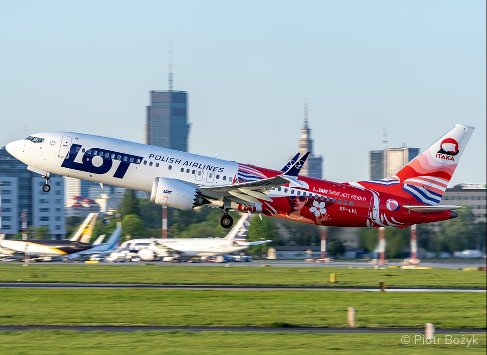 LOT: Już 7,7 mln pasażerów w 2025