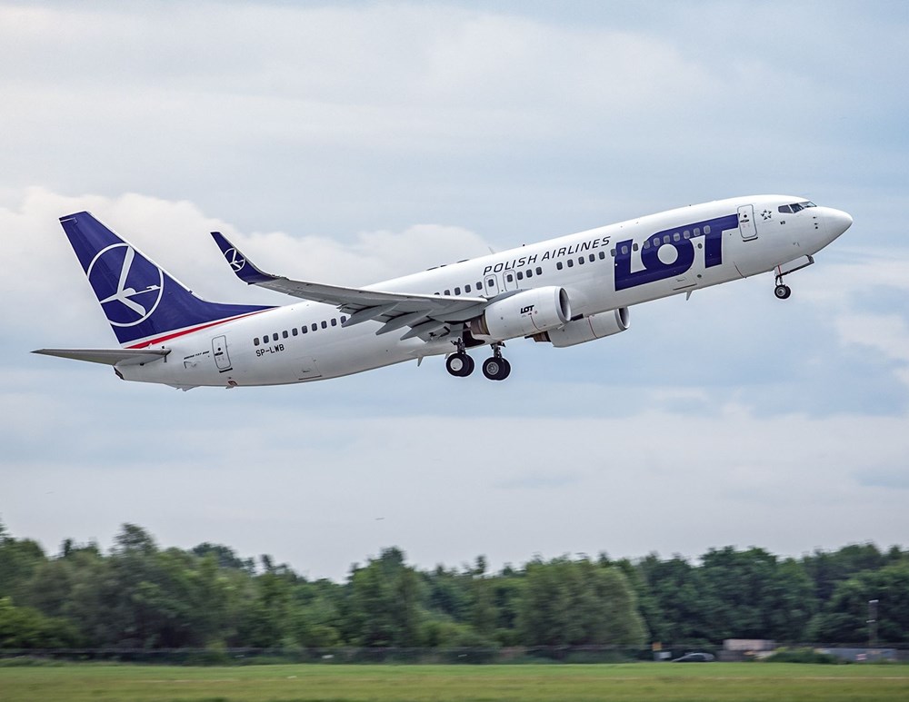 Lotnisko w Radomiu zamknięte. LOT poleci z Warszawy