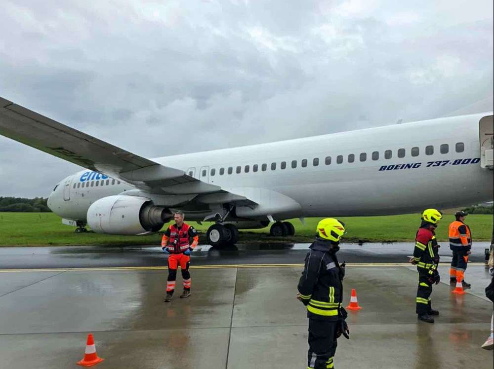 Kraków: Boeing B737 Enter Air wypadł z drogi startowej