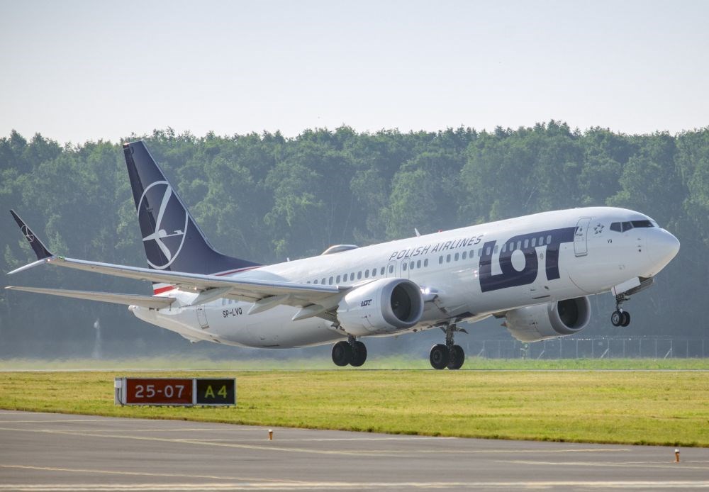 LOT zawiesza rejsy z Radomia do Rzymu