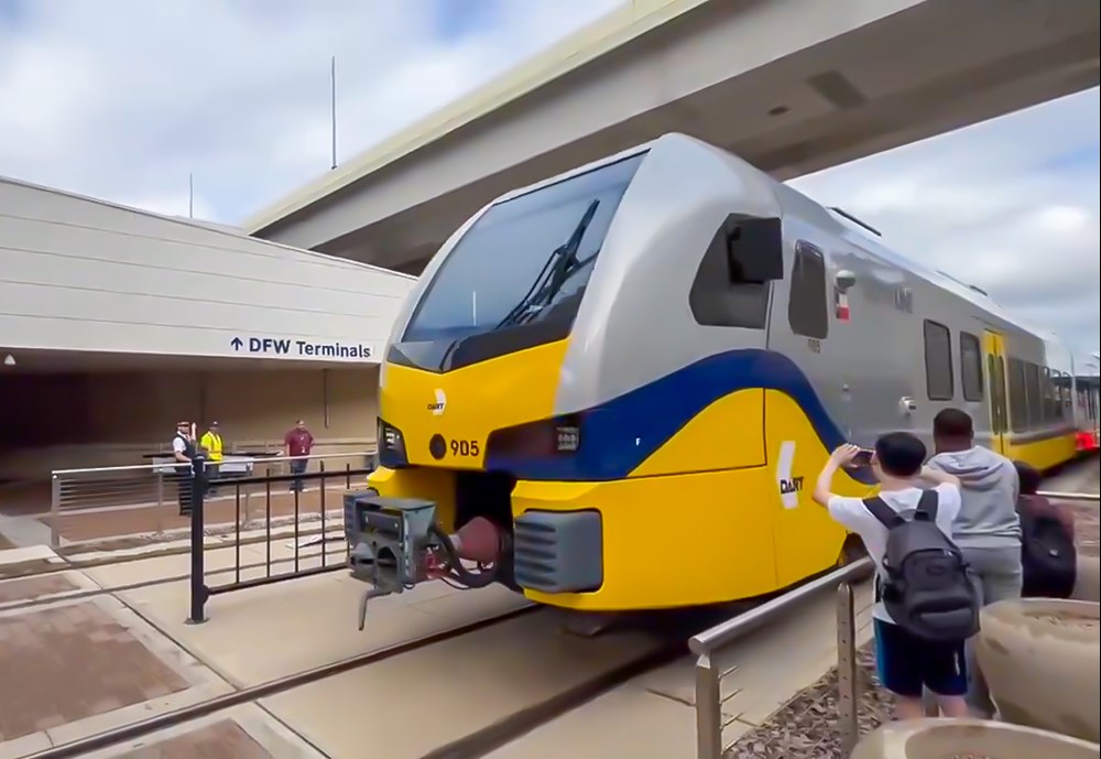 DART: Silver Line łączy kolejowo siedem miast z lotniskiem DFW