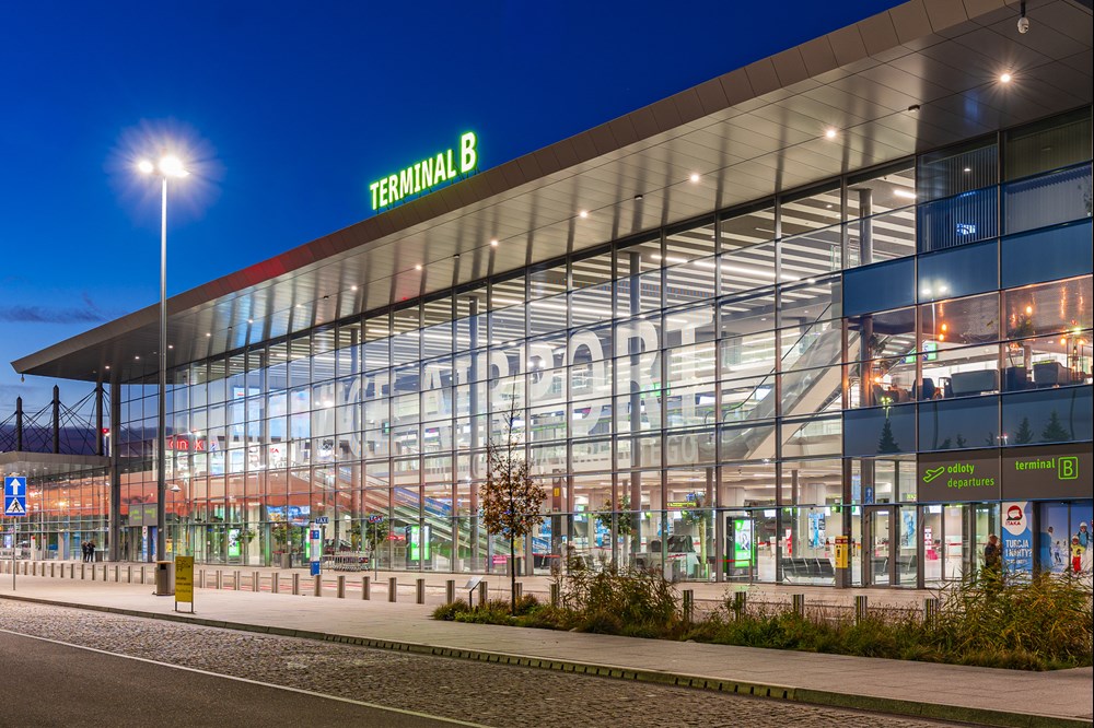 Katowice-Pyrzowice. Rekordowy październik, pasażerów wciąż przybywa