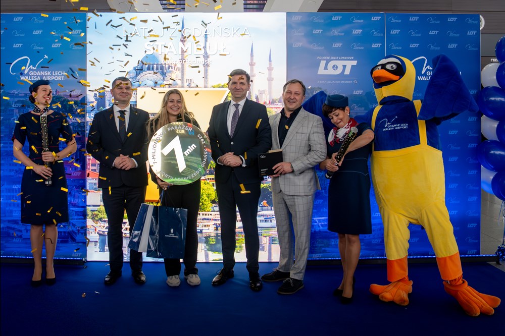 Gdańsk: Siedmiomilionowa pasażerka przyleciała z Warszawy