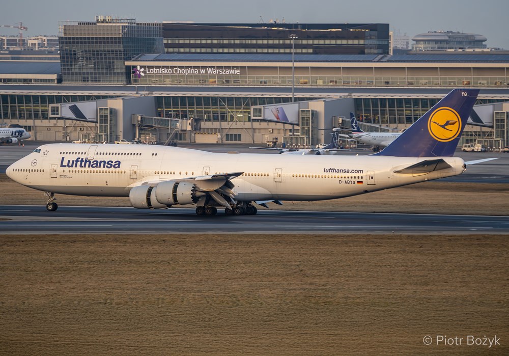Lufthansa sprzedaje dwa B747-8. Samoloty trafią do USAF