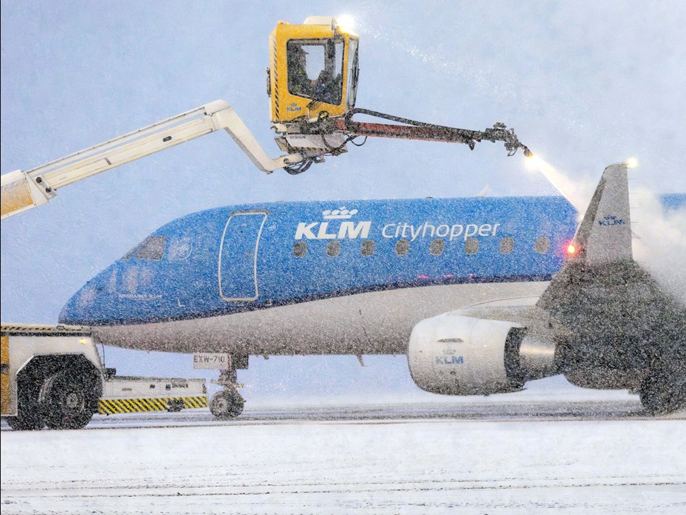 Zimowy chaos na lotnisku Schiphol. Ponad 3,2 tys. odwołanych lotów