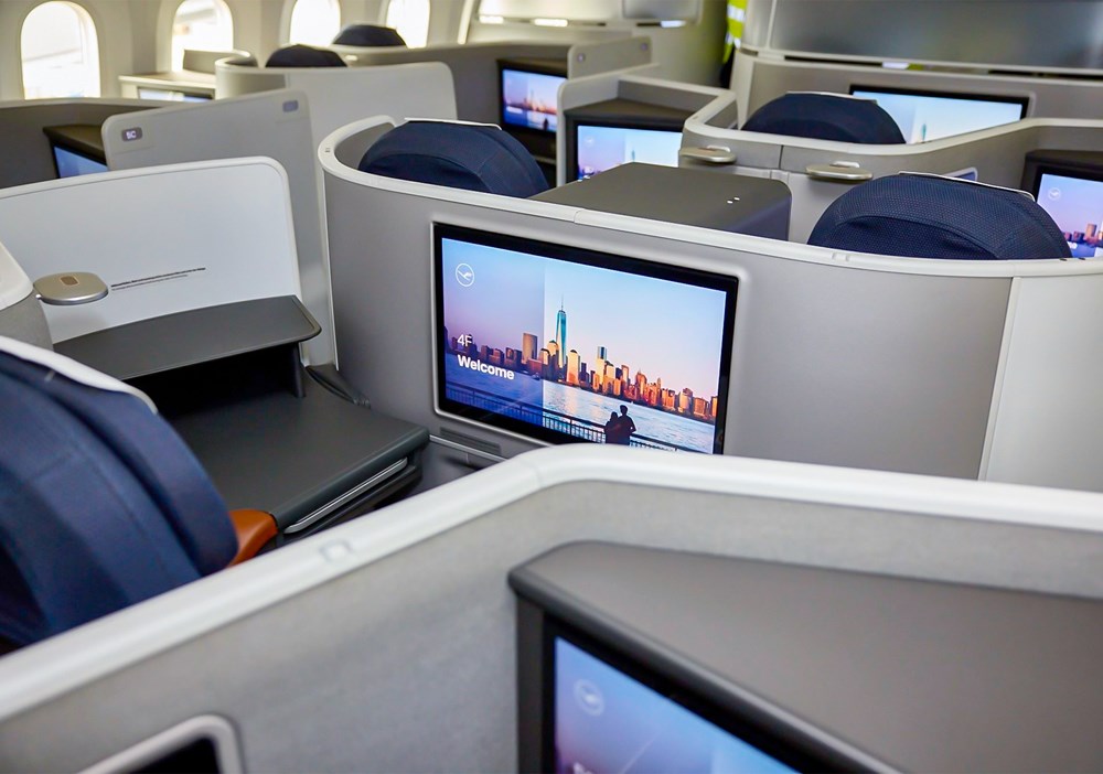 Dalsze problemy Lufthansy z nową klasą biznes w B787. Ryzyko strat w szczycie sezonu