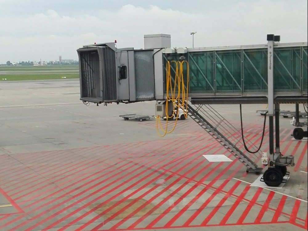 Port Polska: Sześciu oferentów na produkcję i dostawę rękawów pasażerskich