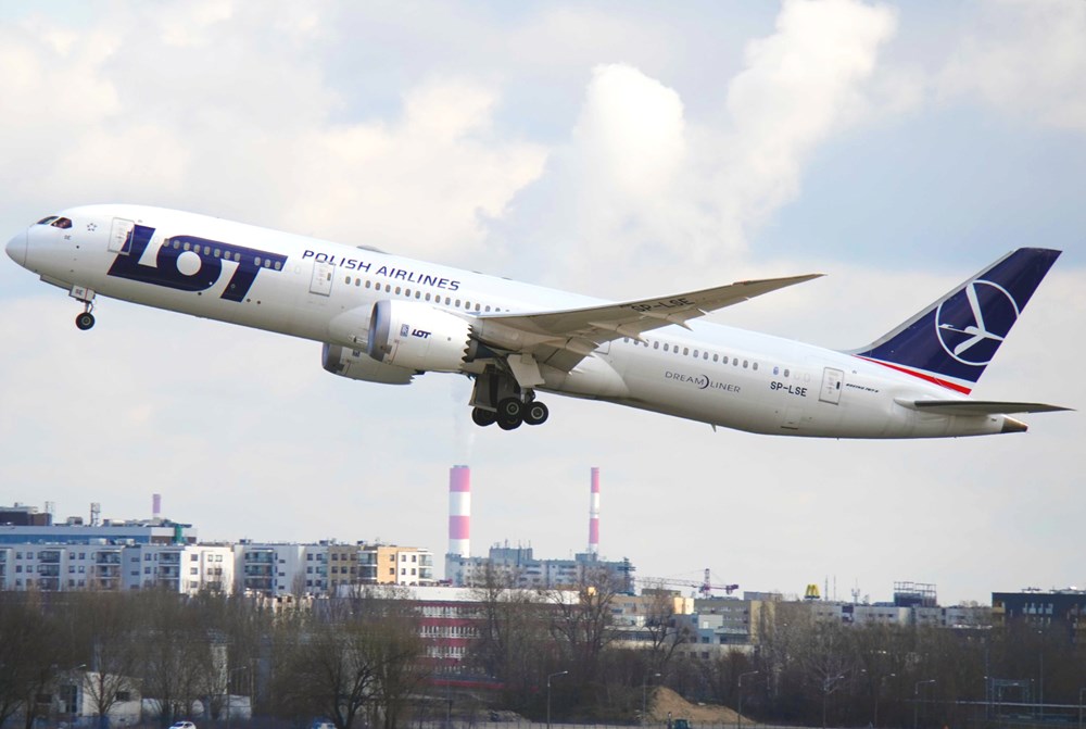 Dreamliner LOT na trasie krajowej. Katowice – Warszawa w ramach przebazowania