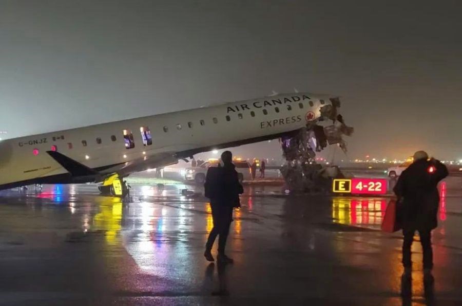 Dwóch pilotów zginęło po wypadku CRJ-900 w Nowym Jorku