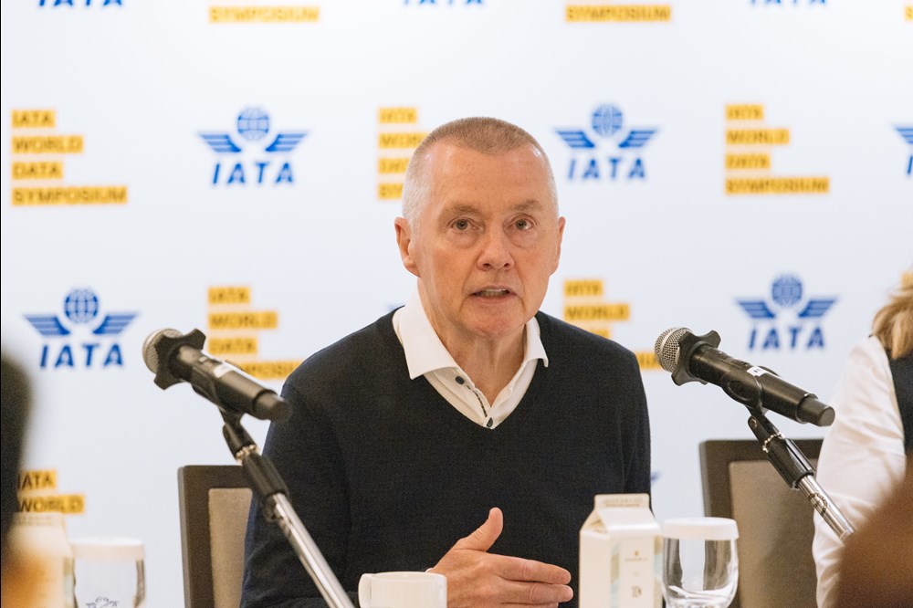 Walsh (IATA). Zakłócenia w dostawach paliwa lotniczego potrwają miesiące