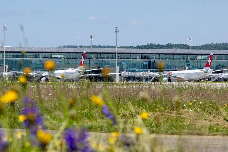 Zurych: Kwiecień na plusie, ale spada przez cały czas cargo