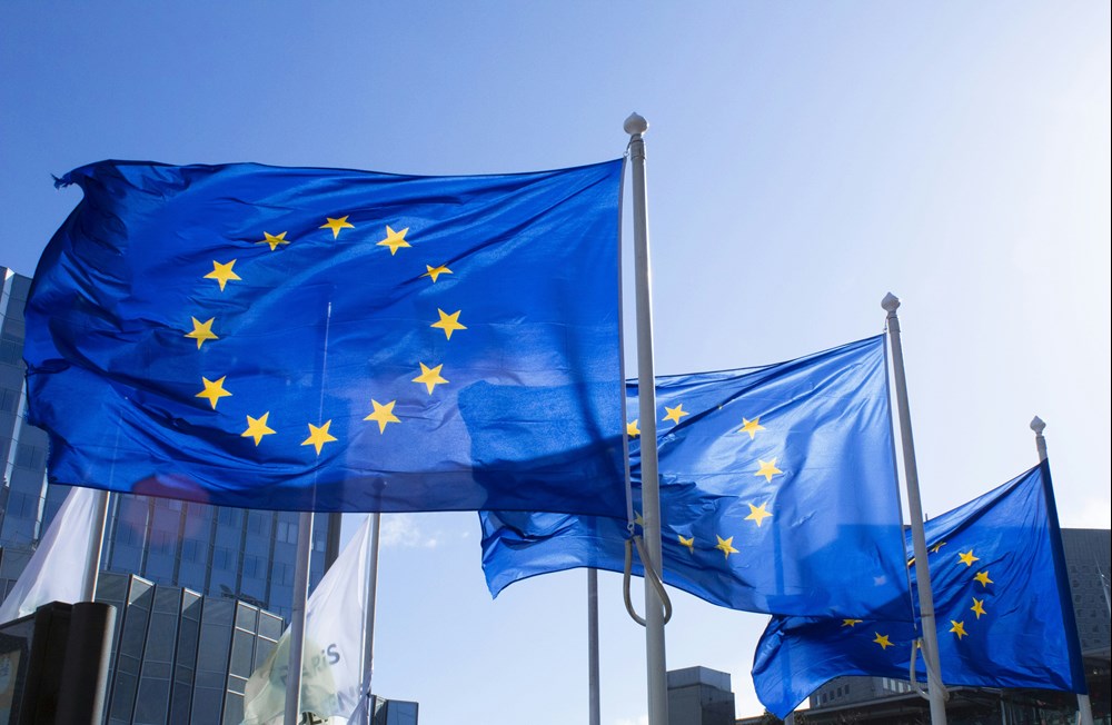 Bruksela rozważa rozszerzenie opłat emisyjnych na loty poza UE