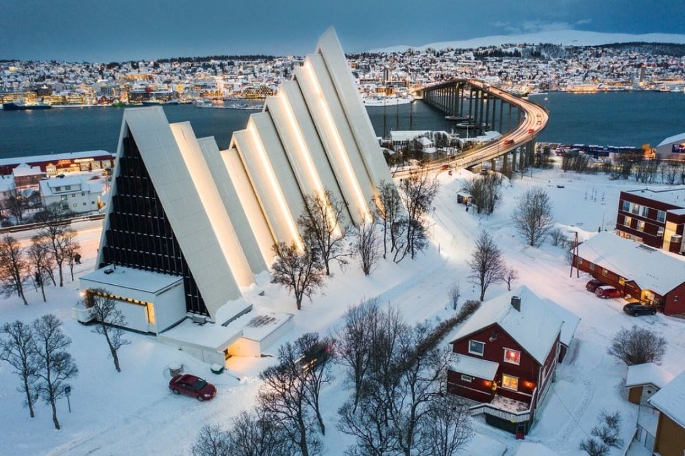 "Wrota Arktyki" prosto z Polski. LOT uruchomi sezonową trasę do Tromsø