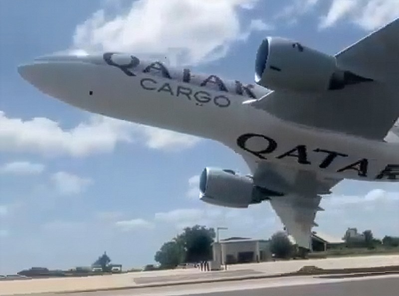FAA bada niski przelot boeinga B777-200LRMF dla Qatar Airways