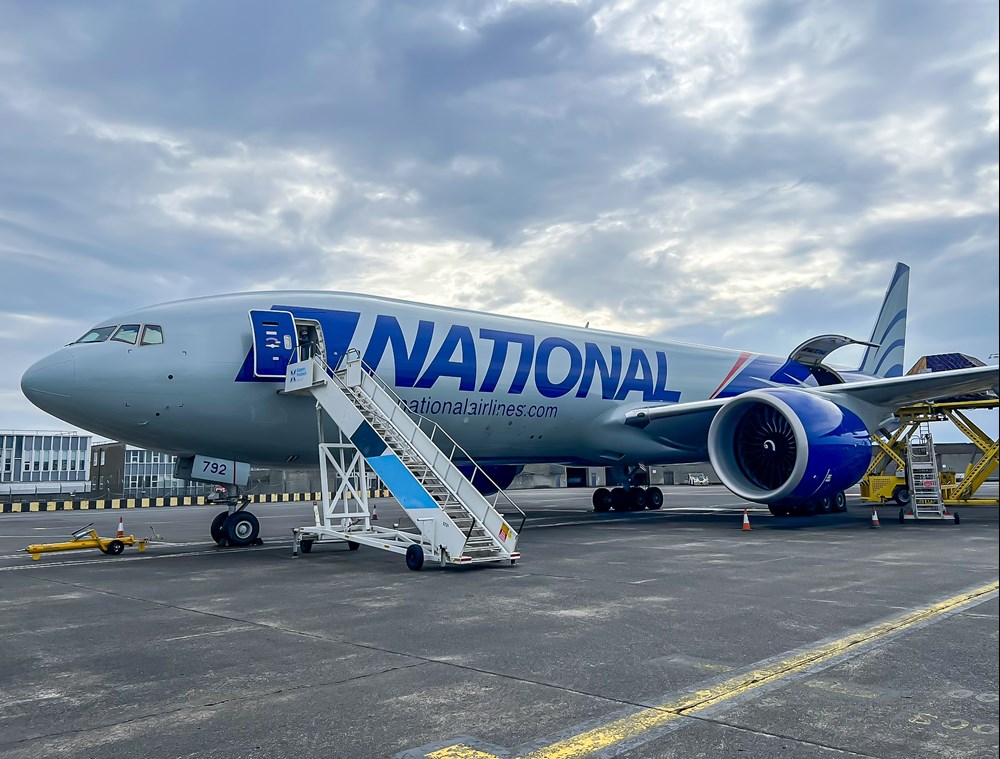 National z rekordowo długim lotem. B777F poleciał non stop do Australii