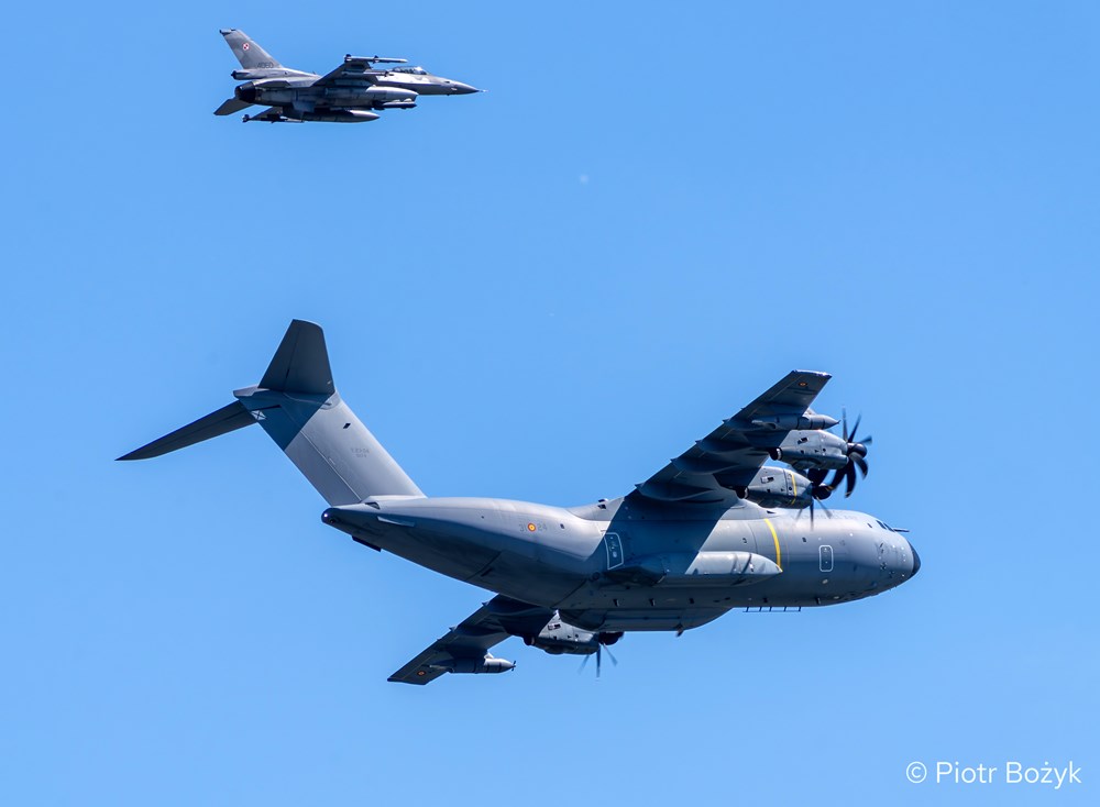 Próbny przelot przed Świętem Wojska Polskiego. A400M w asyście F-16, zabrakło F-35 (zdjęcia)