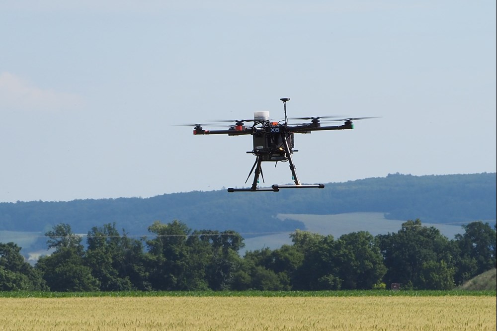 Honeywell Aerospace z anteną satelitarną do lotów dronów poza zasięgiem wzroku operatora