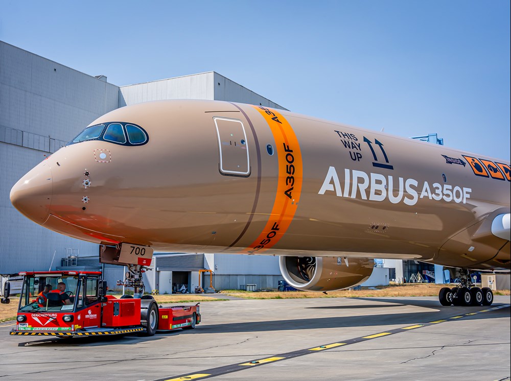 Airbus A350F opuścił lakiernię. „Zapakowany” frachtowiec czeka na debiut (zdjęcia)