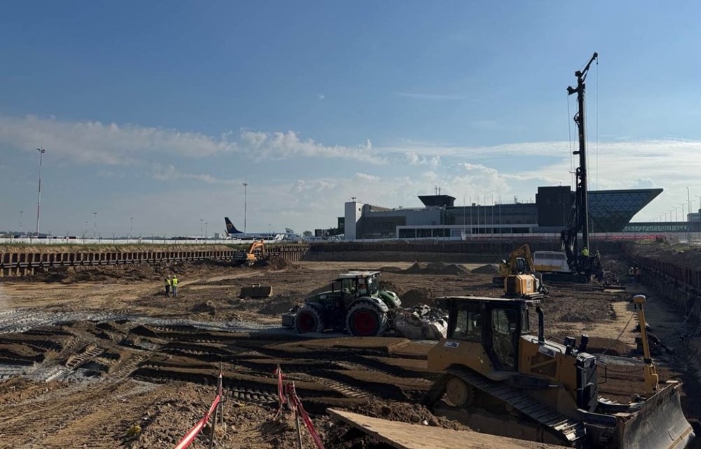 Kraków: Start palowania pod główną konstrukcję terminala T6