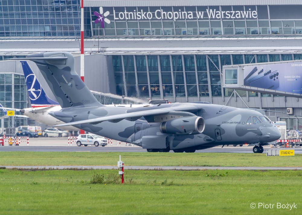 Wizyta czeskiego Embraera C-390M w Warszawie (zdjęcia)
